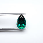 Load and play video in Gallery viewer, Pear green moissanite