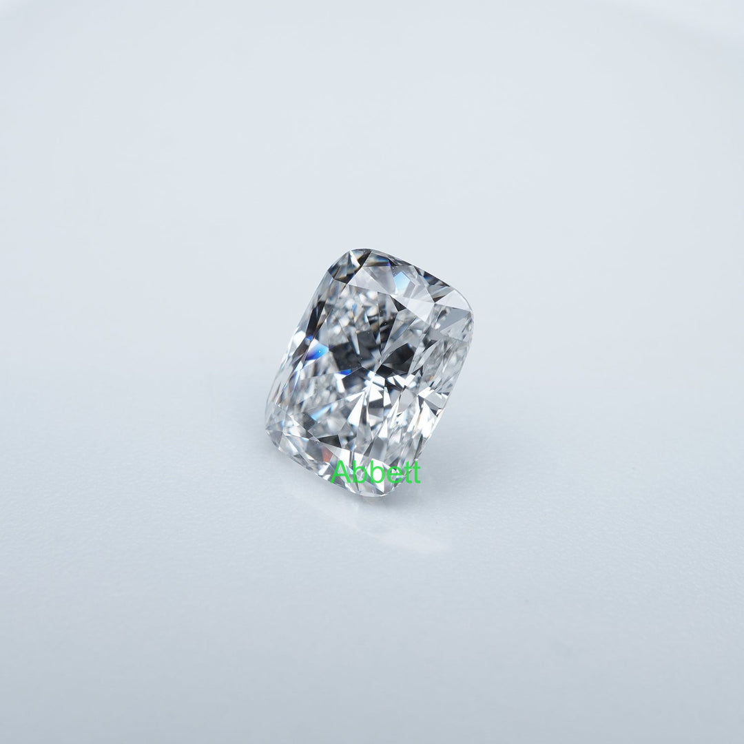 Cushion colorless lab grown diamond