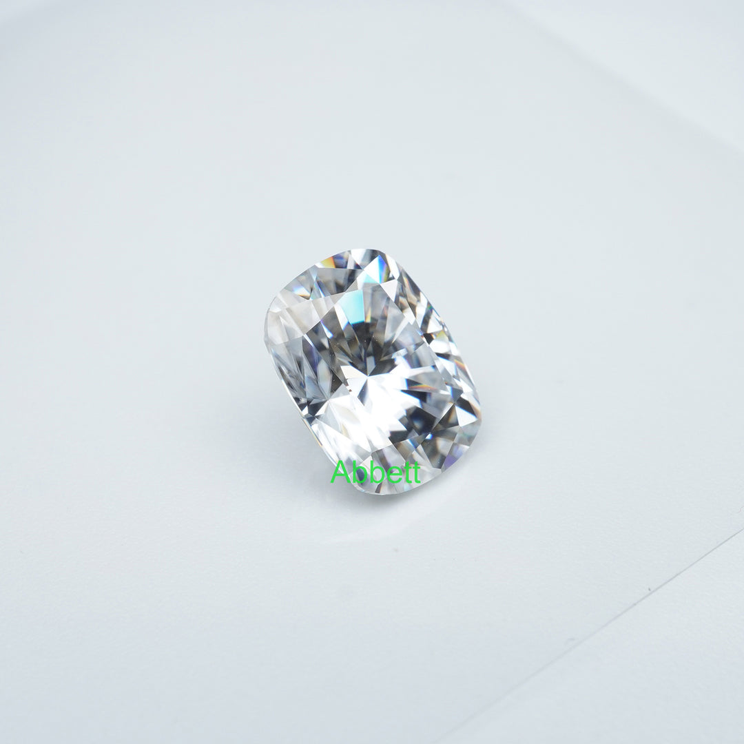 Elongated_Cushion_colorless_moissanite_3