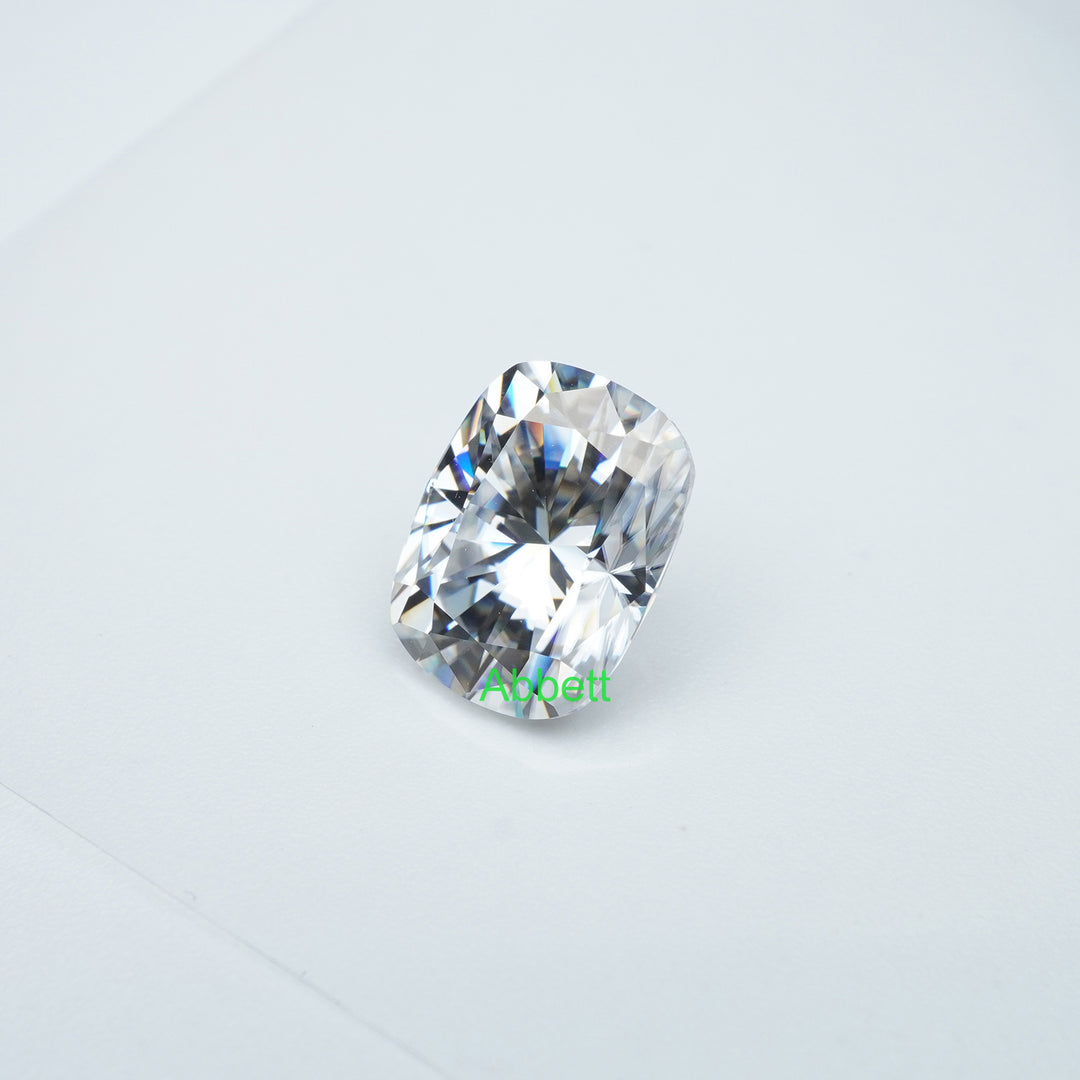 Elongated_Cushion_colorless_moissanite_4
