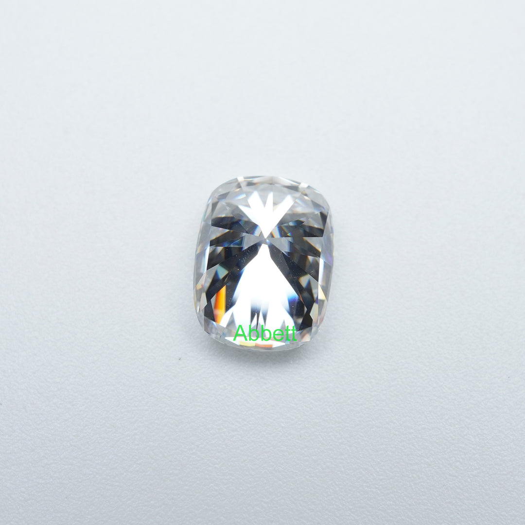 Elongated_Cushion_colorless_moissanite_5