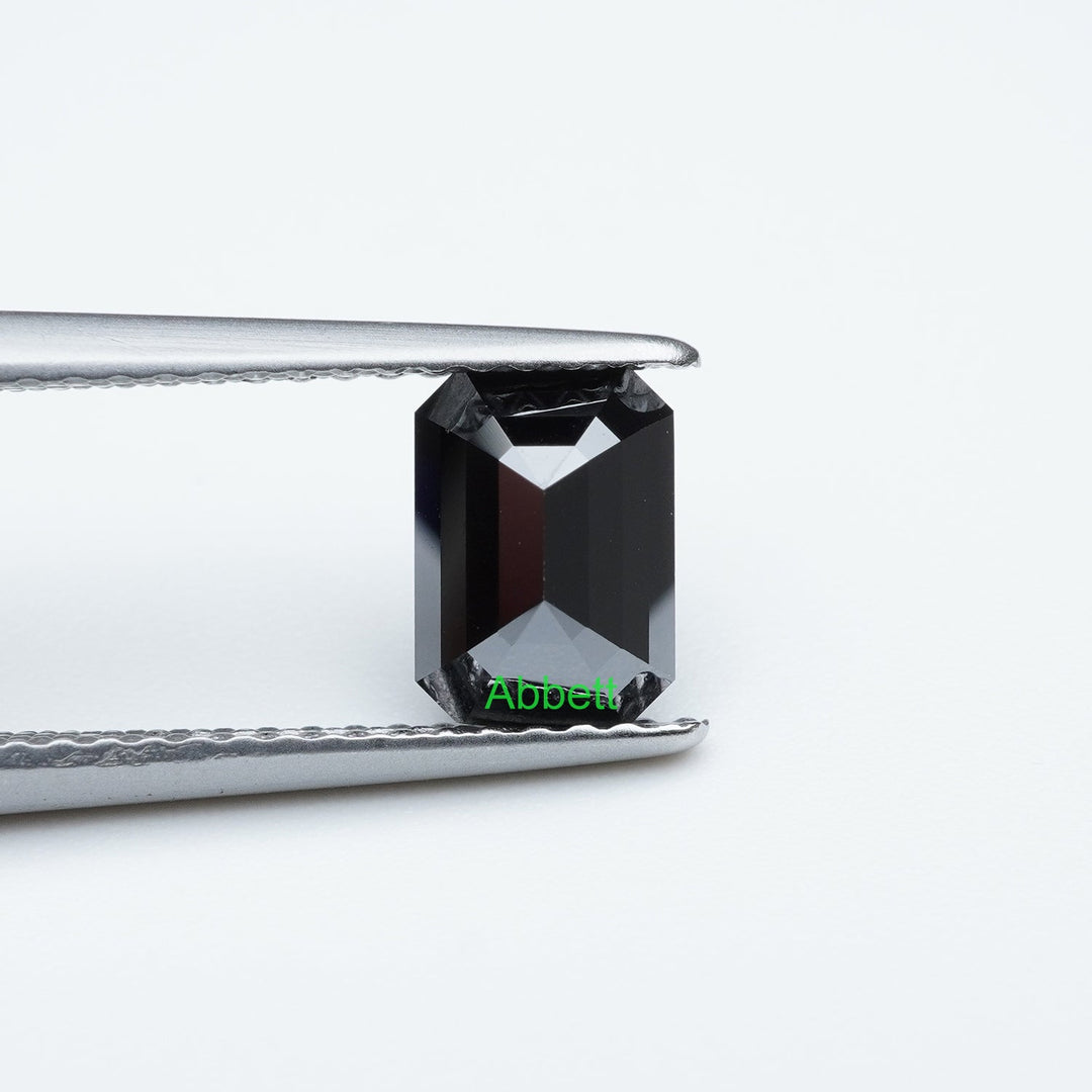 Emerald black moissanite