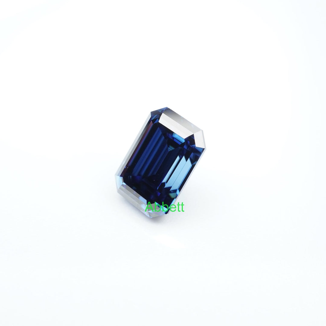 Emerald blue moissanite