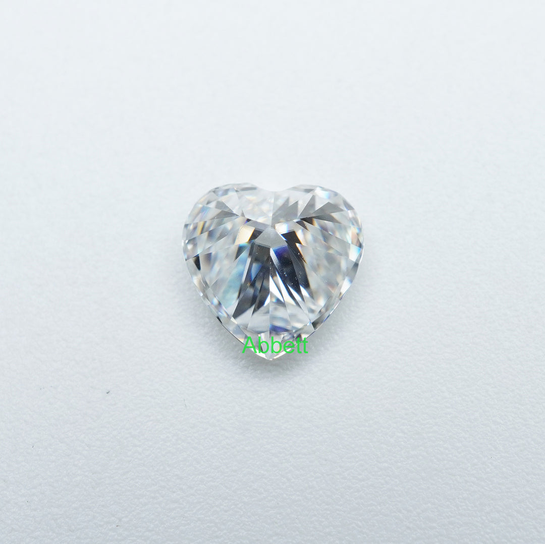 Heart_colorless_moissanite