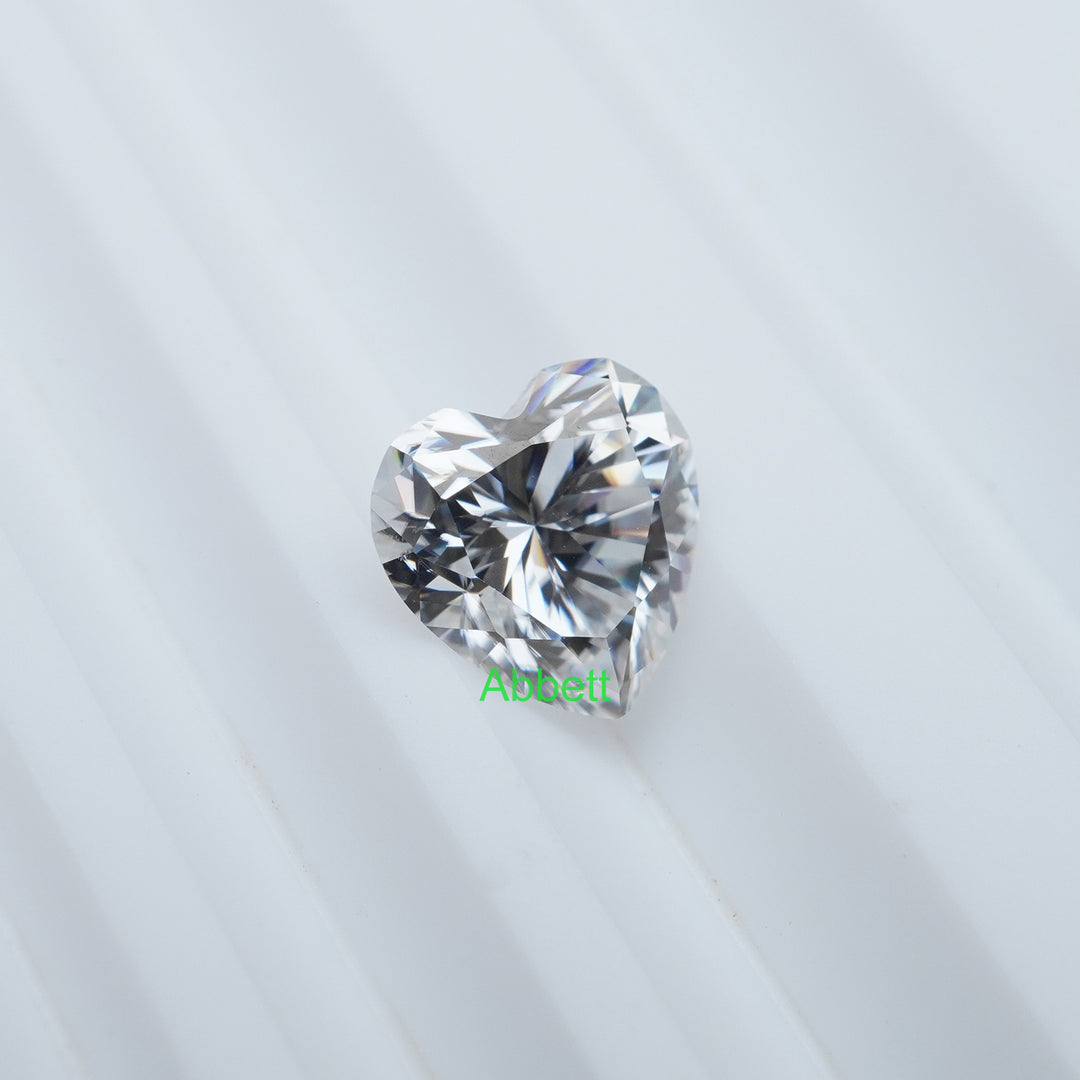 Heart_colorless_moissanite_5