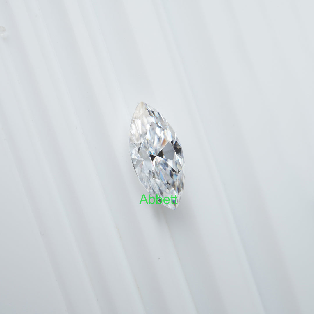 Marquise_colorless_moissanite_4