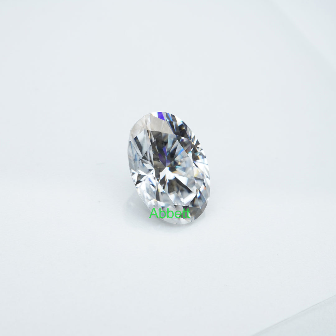 Oval_colorless_moissanite_3