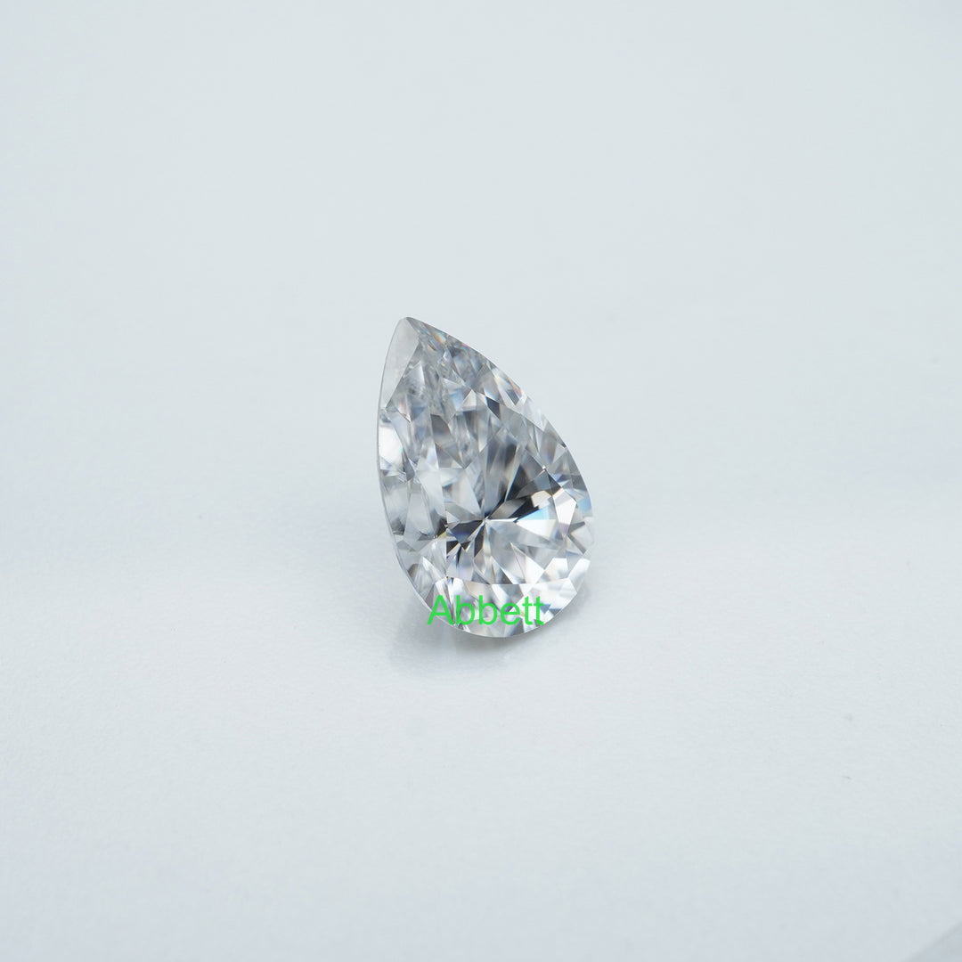 Pear_colorless_moissanite_3