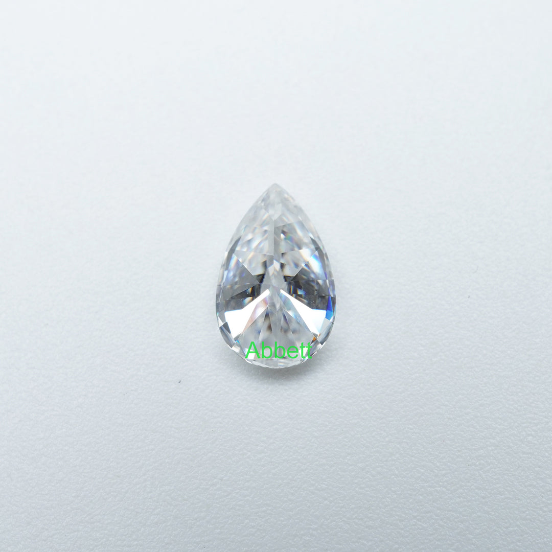 Pear_colorless_moissanite_5