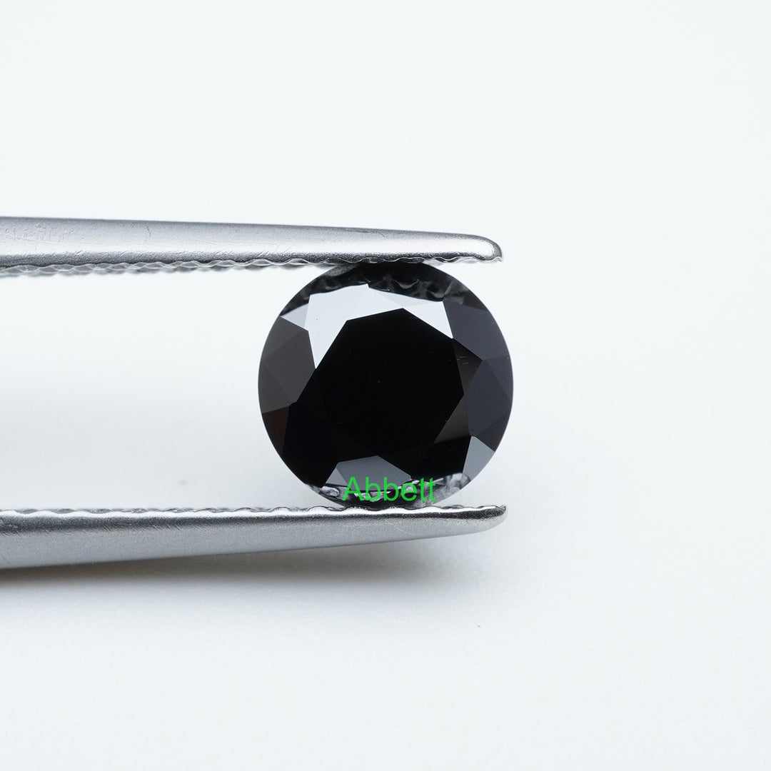 Round black moissanite