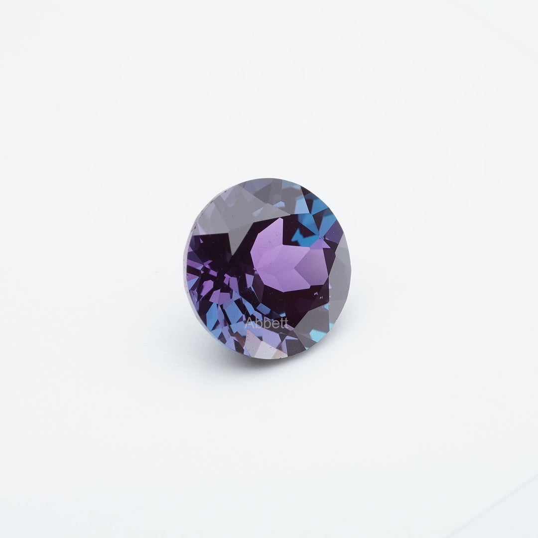 Round lab grown alexandrite