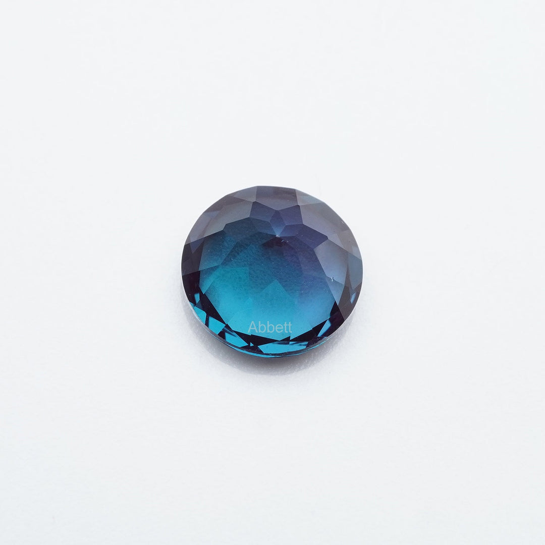Round lab grown alexandrite