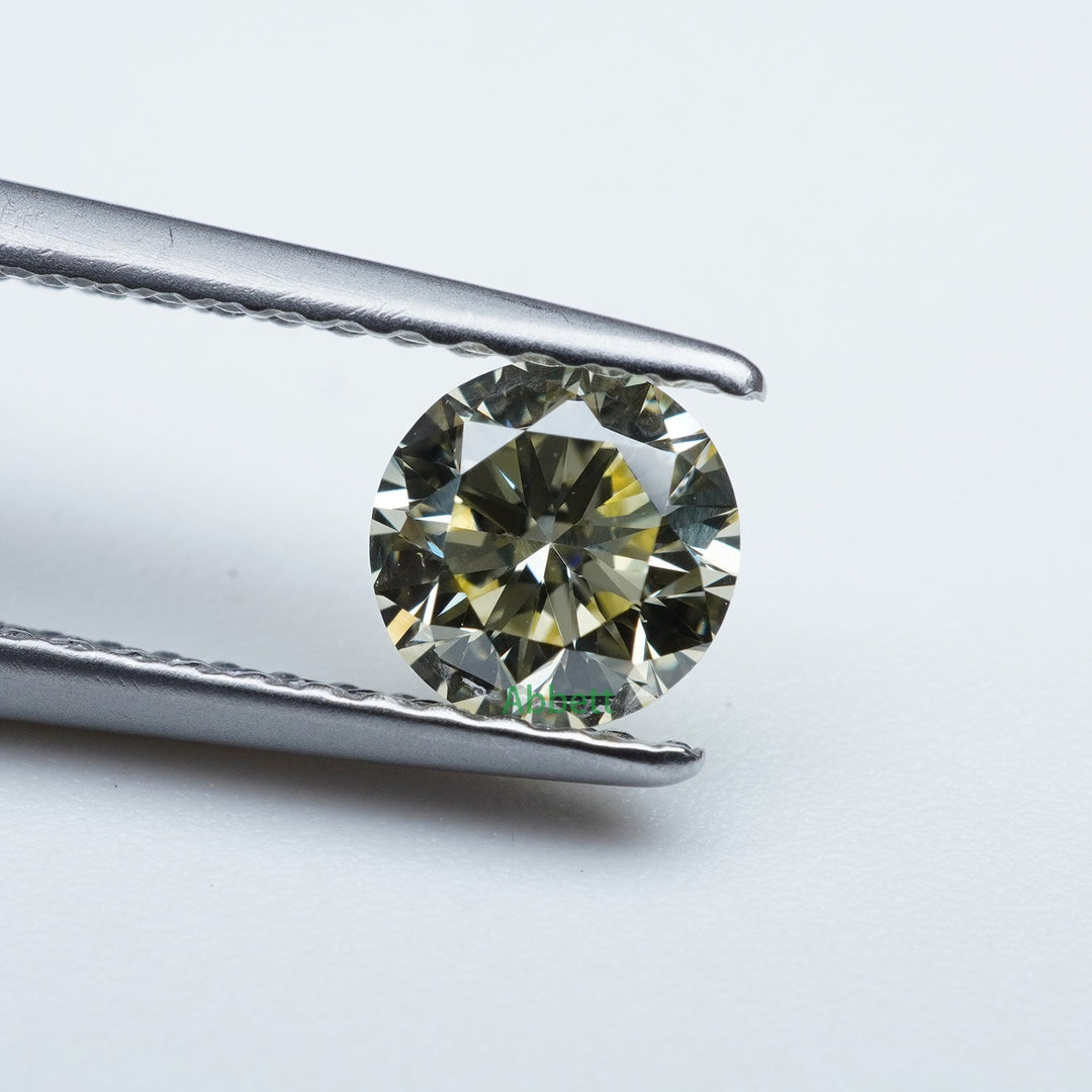 Round lab grown yellow diamond