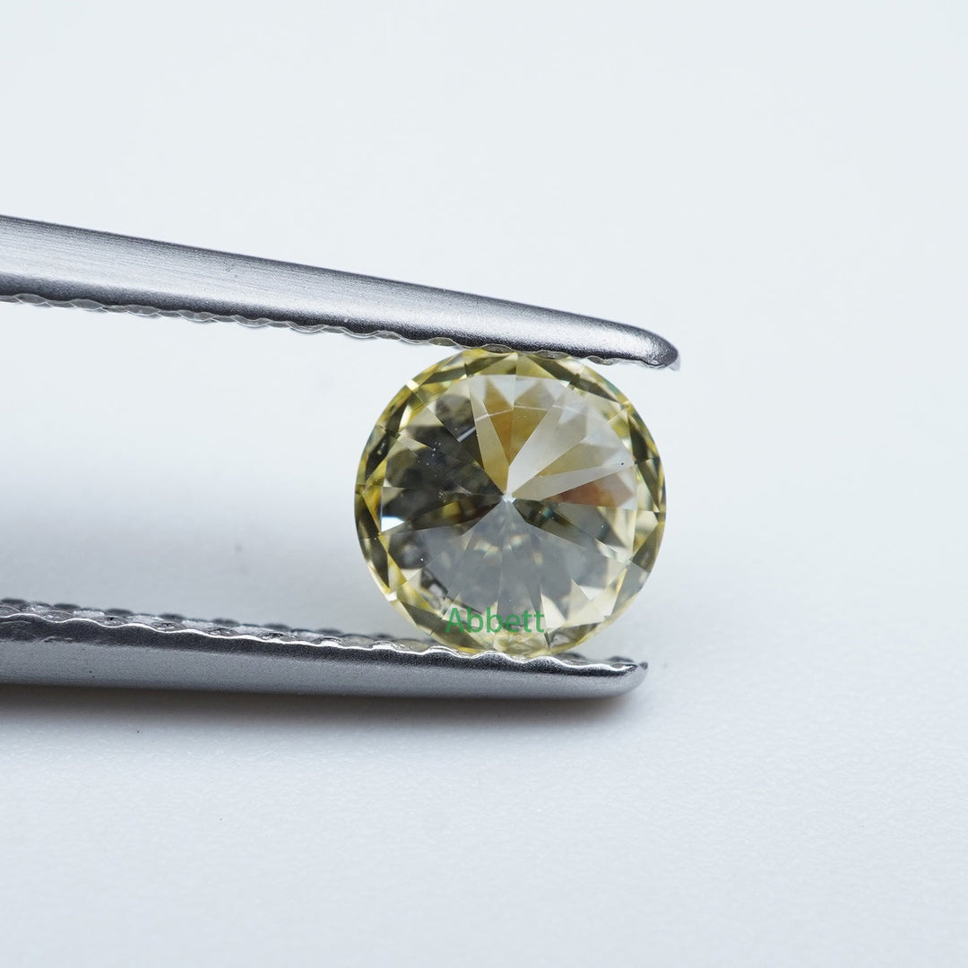 Round lab grown yellow diamond