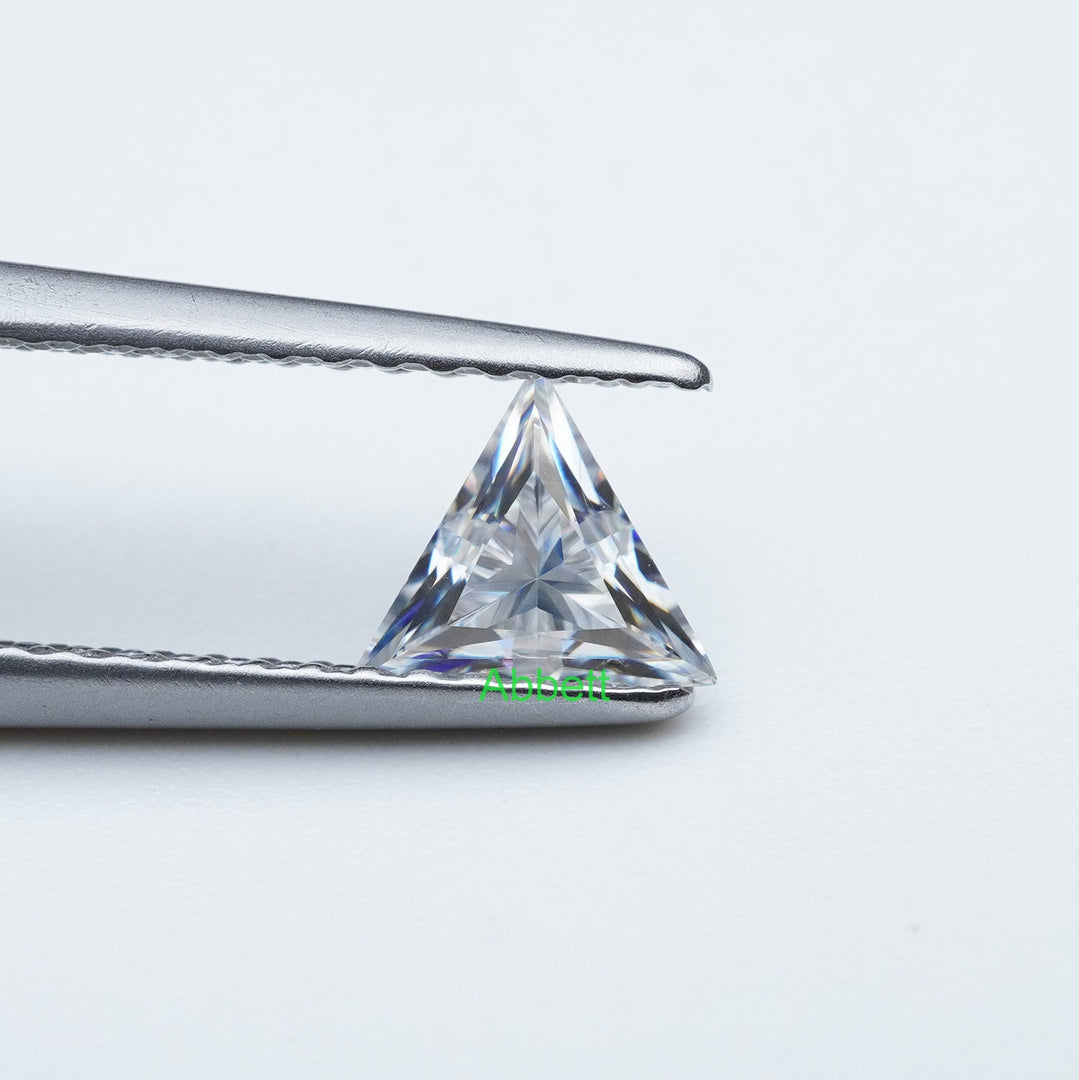 Triangle D FL moissanite