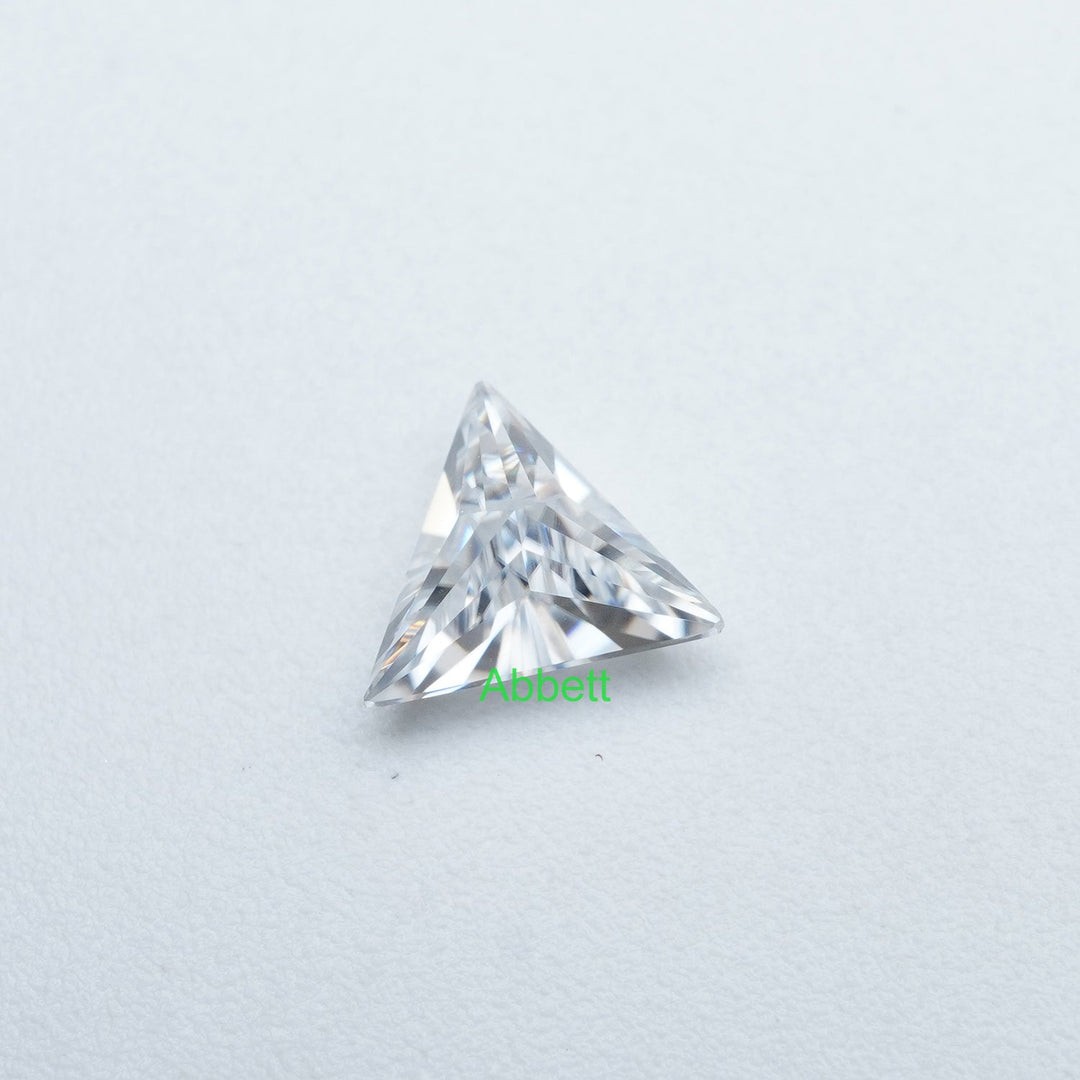 Triangle D FL moissanite