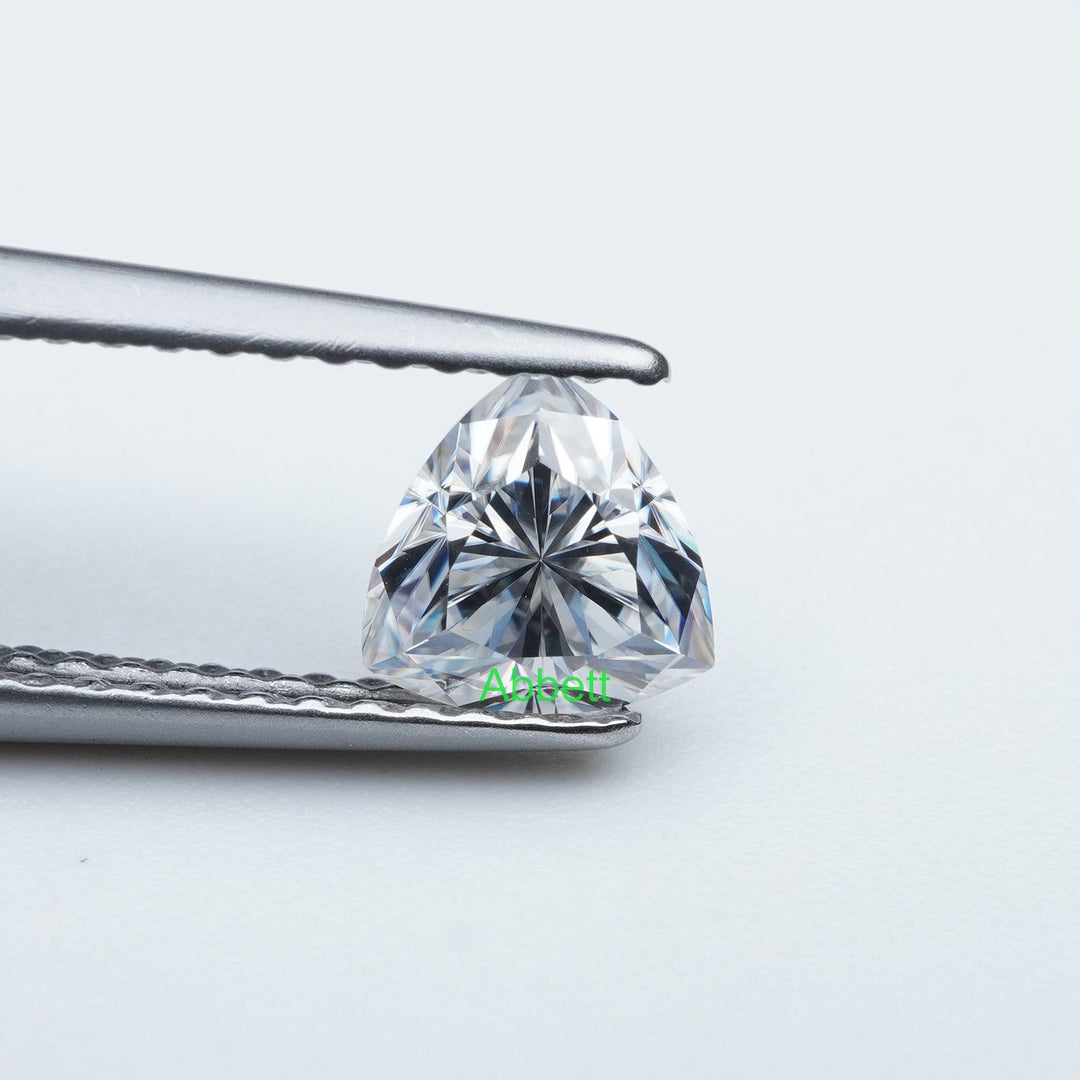 Trillion D FL moissanite