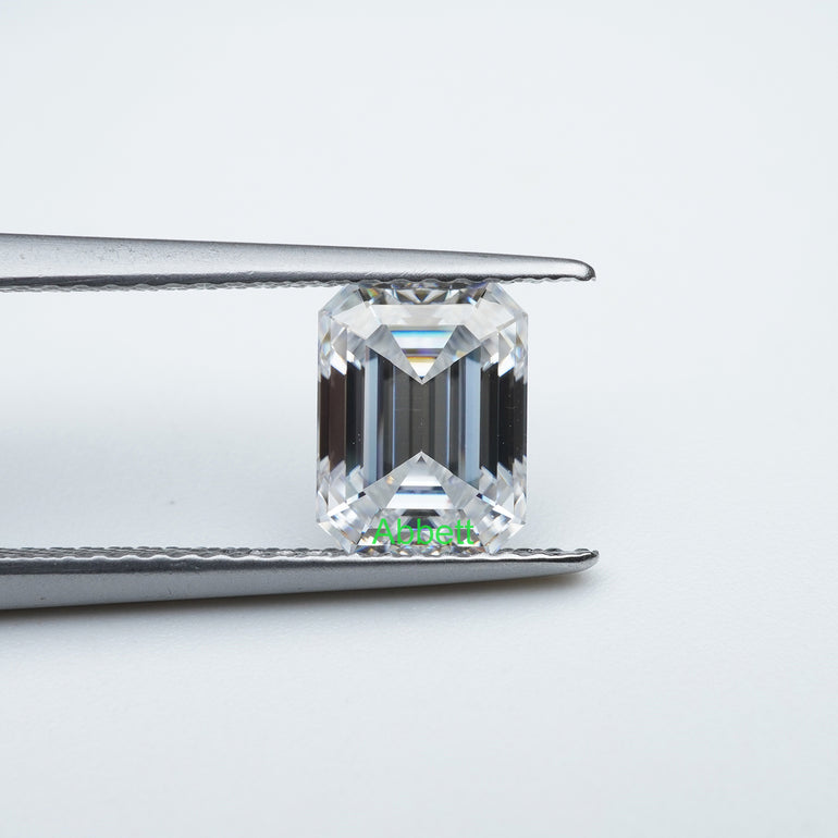 Emerald D FL moissanite