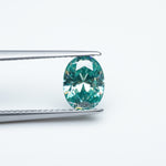 Load and play video in Gallery viewer, Oval teal moissanite
